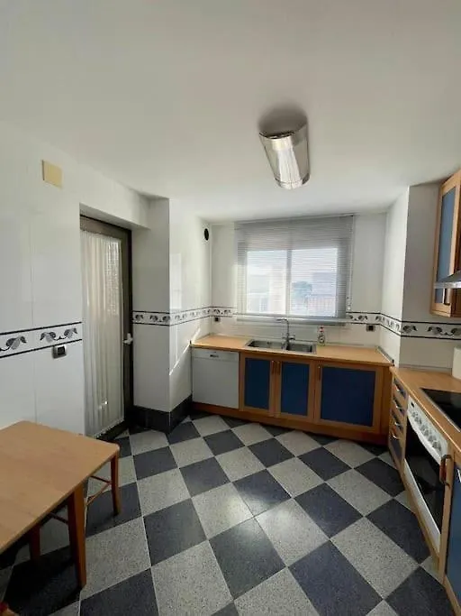 בנאלמדנה Family Friendly 2 Bedroom And 2 Bathroom Apartment Near The Beach ספרד