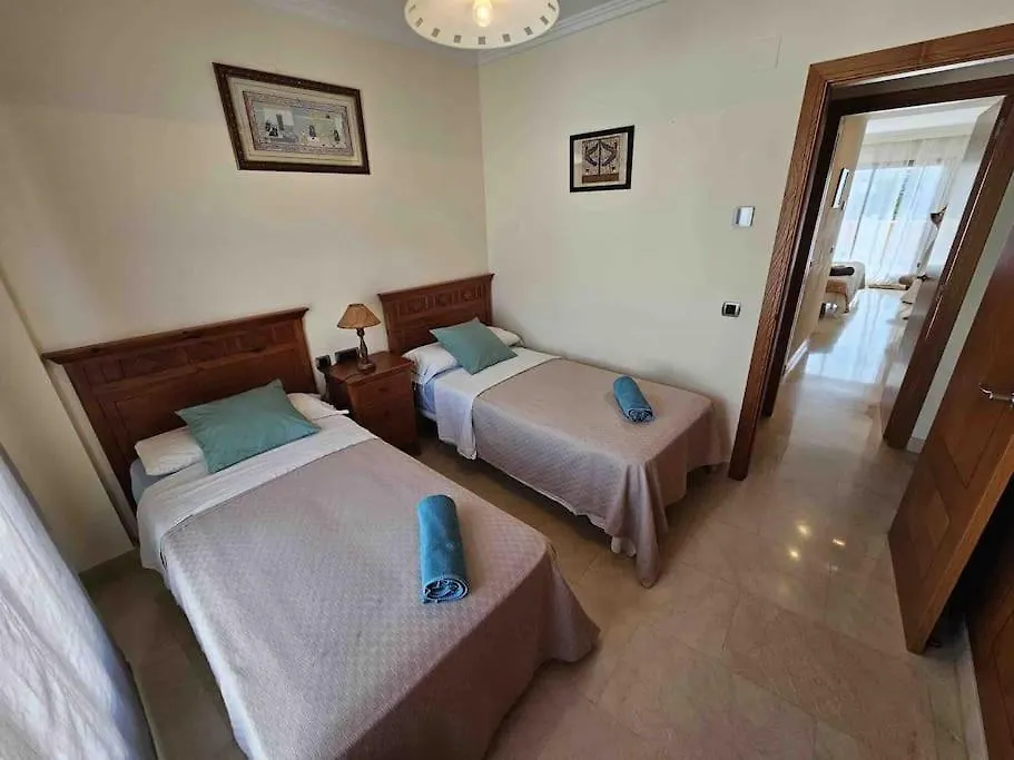 בנאלמדנה Family Friendly 2 Bedroom And 2 Bathroom Apartment Near The Beach ספרד