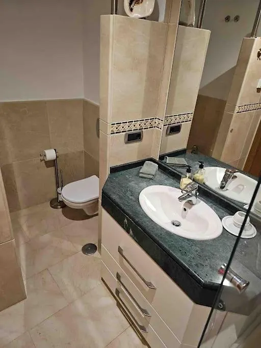בנאלמדנה Family Friendly 2 Bedroom And 2 Bathroom Apartment Near The Beach 0*,